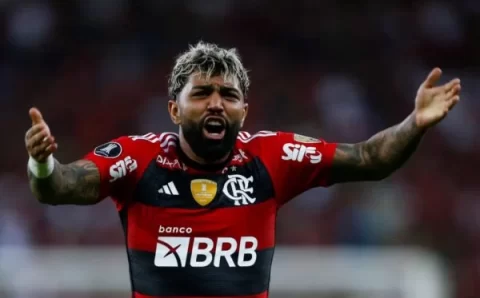 Após aparecer com camisa do Corinthians, Gabigol é punido e não é mais o camisa 10 do Flamengo