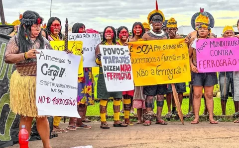 Indígenas protestam contra construção da Ferrogrão