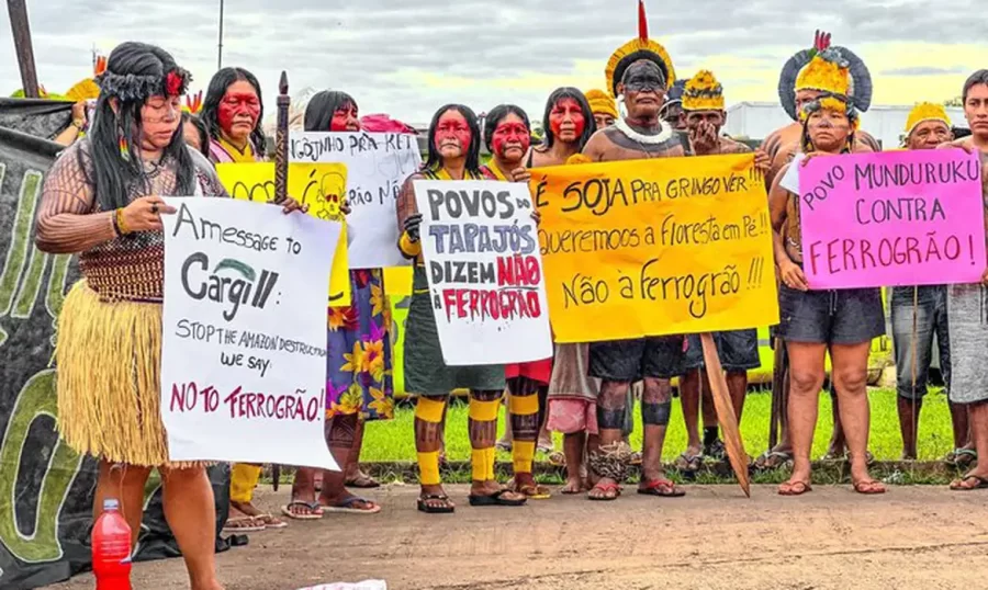 Indígenas protestam contra construção da Ferrogrão