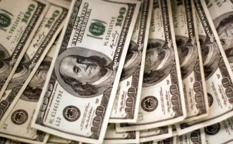 Dólar sobe para R$ 5,12 com inflação nos EUA e tensões geopolíticas