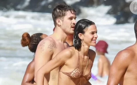 Bruna Marquezine e João Guilherme: é namoro ou amizade? Atriz teria elogiado desempenho na intimidade do ator para amigos, diz colunista