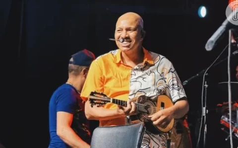 Ícone do pagode! 20 fotos de Anderson Leonardo, do Molejo, mostram trajetória de sucesso do cantor