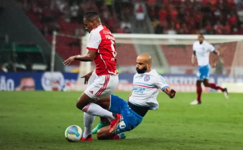 Sob pressão, Internacional vence Bahia de virada na estreia do Campeonato Brasileiro