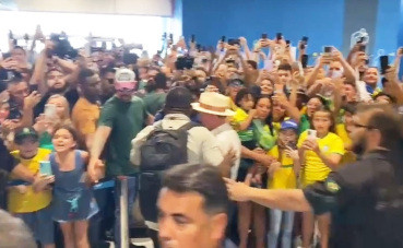 MT: VIVENDO E APANHANDO:   Bolsonaro humilha prefeito de Sinop e o barra em ato eleitoreiro