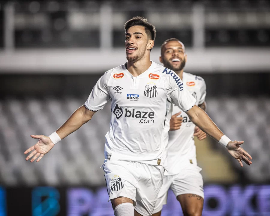 Santos sofre, mas larga na Série B com vitória sobre o Paysandu em Vila vazia