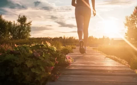 Fazer exercícios 2 a 3 vezes na semana reduz risco de insônia, diz estudo