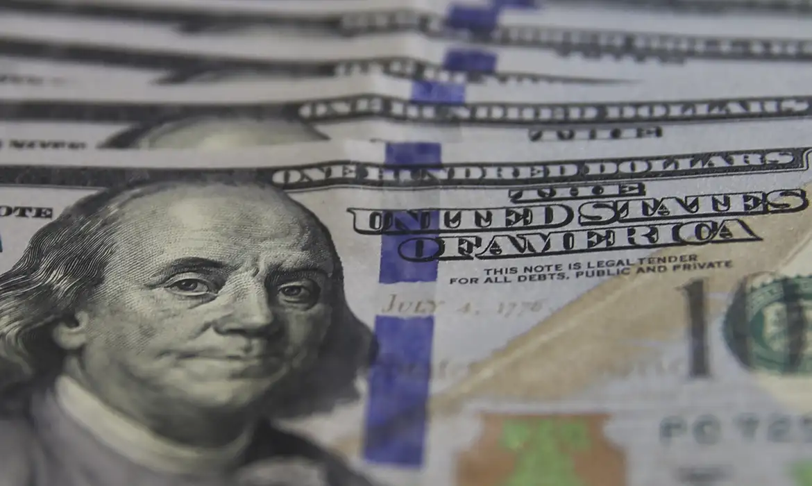 Dólar sobe para R$ 5,06 após dados de emprego nos EUA