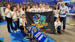 Estudantes da rede estadual de MT embarcam para representar o Brasil em competição mundial de robótica