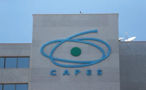 Governo federal bloqueia R$ 116 milhões previstos para orçamento da Capes em 2023