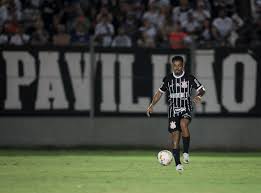 Prestigiado por António Oliveira, Matheus Bidu volta a ser utilizado no Corinthians