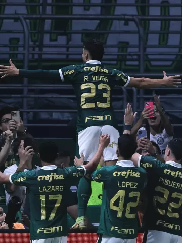 Palmeiras bate ferrolho do Santos com brilho de Endrick e é tri histórico