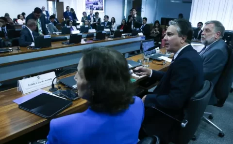 Governo deve apresentar nova proposta para servidores da Educação