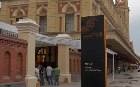 Museu da Língua Portuguesa estreia feira mensal de troca de livros