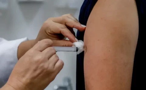 Acordo entre Brasil e China deve impulsionar produção de vacinas no país