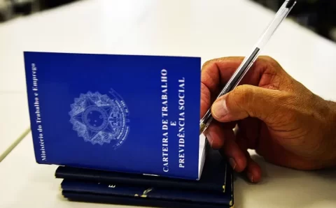 Taxa de desemprego fica em 7,9%; índice é o menor em 10 anos