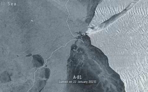 Iceberg gigante se separa de plataforma da Antártica e flutua livre no mar