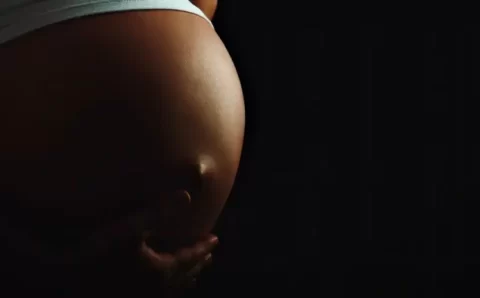 Abuso na infância aumenta chances de depressão pós-parto