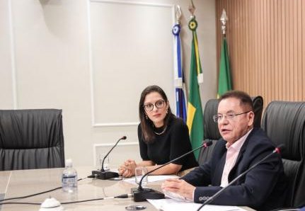 MT:  NEM DIREITA, NEM ESQUERDA:   Janaina diz que Botelho amplia vantagem ao fugir da polarização em Cuiabá