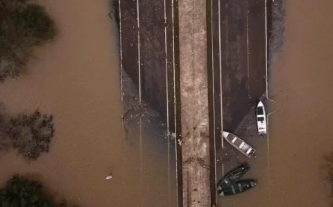 Governo suspende dívida do RS com a União por três anos