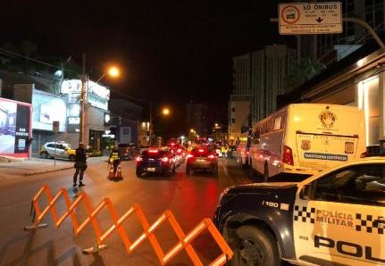 NA AVENIDA ISAAC PÓVOAS: Blitz da Lei Seca termina com 12 motoristas presos por embriaguez