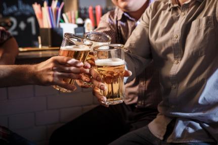 FISCALIZAÇÃO NO INTERIOR: Bar é fechado e proprietária presa por vender bebidas alcoólicas para menores