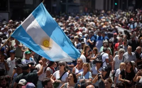 Sindicatos argentinos fazem greve geral contra governo Milei nesta quinta (9)