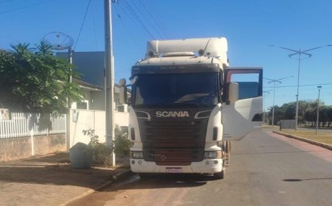 CARREGADA DE SOJA: Suspeito por sequestro e cárcere privado é preso e carreta roubada é recuperada
