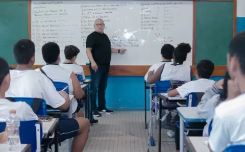 Número de professores concursados cai ao menor patamar em 10 anos