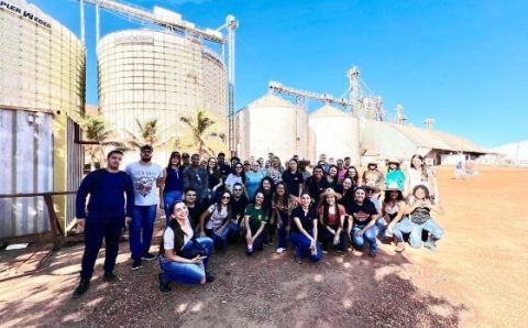 MT:  APROFUNDAR CONHECIMENTO:   Colaboradores participam do “Dia de Campo” para conhecer produção autossustentável da Nutribrás