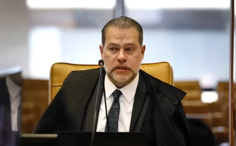 LEI DAS DROGAS:   STF adia julgamento da descriminalização do porte de maconha para a próxima terça