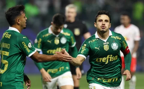 Palmeiras vence Bragantino com assistência de Weverton e assume o terceiro lugar do Brasileiro