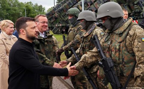 Kiev é quem decidirá como acabar com a guerra, diz Zelenski