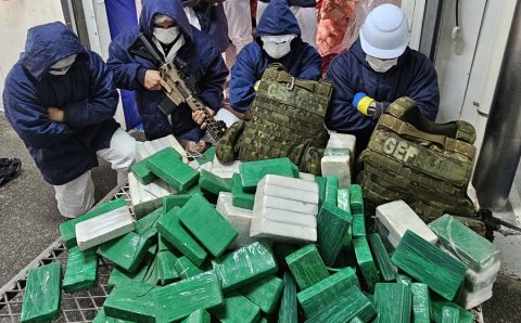 BLOQUEIO: Gefron apreende 159 tabletes de cloridrato de cocaína em caminhão frigorífico