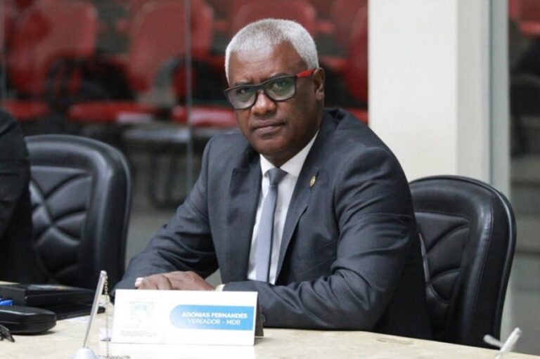 MT:   SEGURANÇA:   Adonias faz indicação para cobrar a poda regular de árvores na cidade