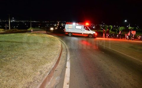 EM RONDONÓPOLIS:  Jovem de 19 anos fica ferido após perder o controle de motocicleta no Anel Viário