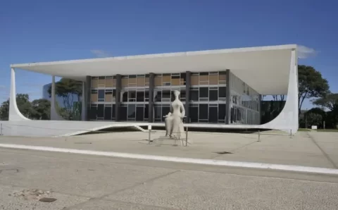 STF tem maioria para reconhecer que escola deve combater discriminação