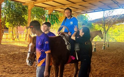 MT: Seduc mantém equoterapia para crianças da rede estadual de ensino durante as férias escolares