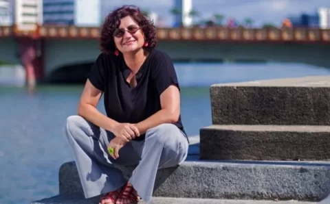 Cida Pedrosa representa o Brasil no Festival de Poesia na China