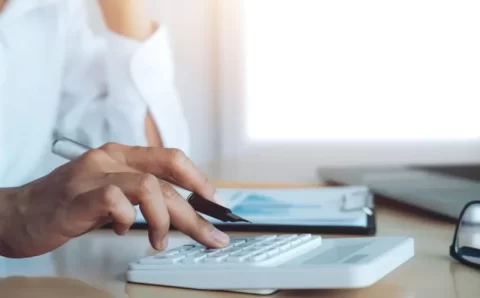 Número de famílias com dívidas em atraso cresce em junho, diz CNC