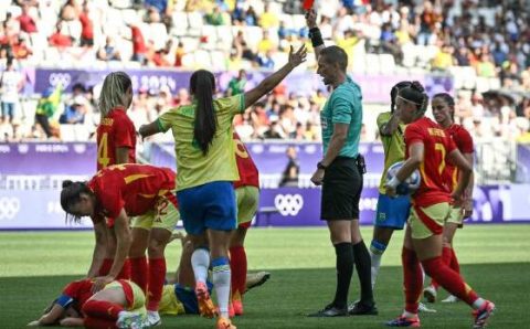 OLIMPÍADAS:  Com Marta expulsa e em prantos, Brasil perde para Espanha e depende de outros resultados para se classificar