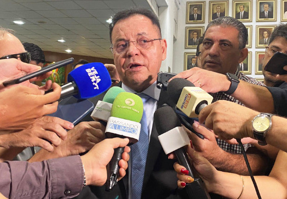 MT:  PRÉ-CAMPANHA AO ALENCASTRO:   Botelho nega BRT com família e diz que não demitirá comissionados