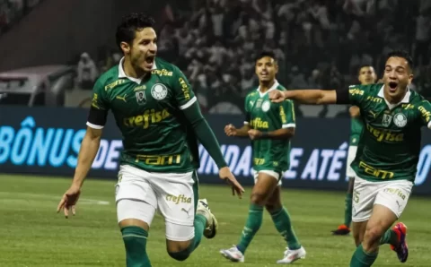 Com Veiga decisivo, Palmeiras vence e afunda Corinthians em crise no Brasileirã
