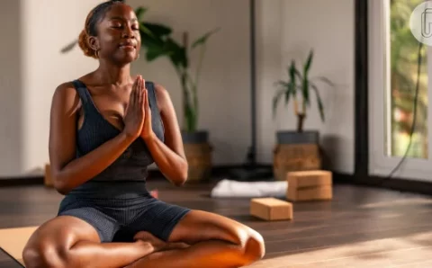 Yoga: 4 livros para aprimorar a prática e conhecer mais dessa prática que promove bem-estar físico e mental