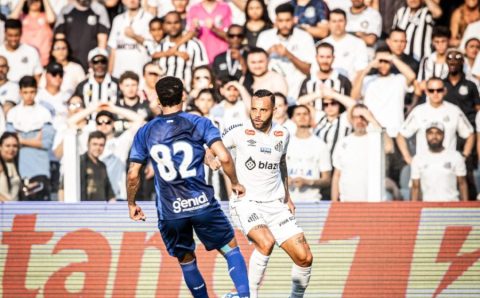 Santos desperdiça pênalti, é derrotado pelo Avaí em casa e perde a liderança da Série B