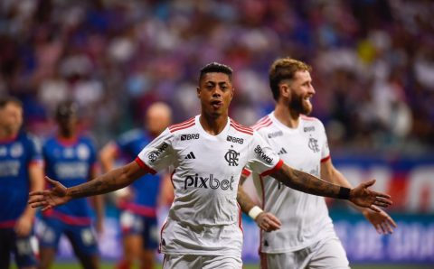 Flamengo ganha do Bahia em Salvador e fica a um empate da semifinal da Copa do Brasil