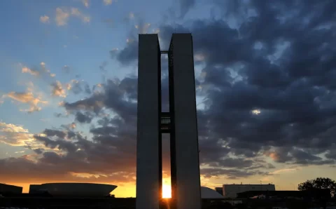 Brasil se torna mais moderno e competitivo com reforma tributária e autonomia do BC, apontam economistas