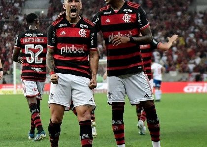 FUTEBOL:   Arrascaeta causa divergência antes do jogo, mas vira herói do Flamengo
