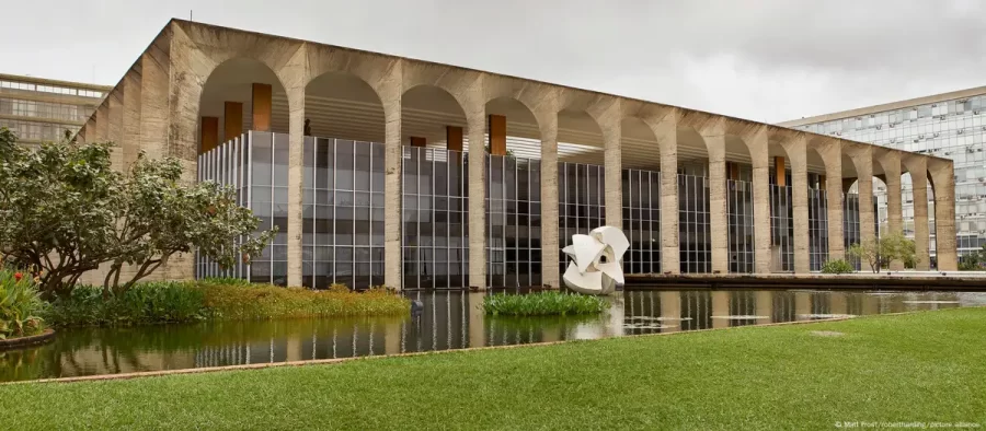 Brasil manterá custódia da embaixada argentina na Venezuela