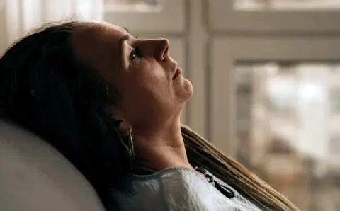 Menopausa pode aumentar risco de transtornos psiquiátricos, diz estudo