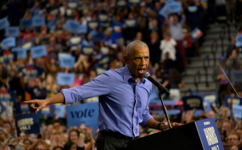 Eleições nos EUA: Obama é escalado para estimular voto negro em Kamala